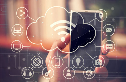 可以,你用UC或者网易泡泡都可以,UC是必须拿移动的手机注册(确实是免费的,每天限制发15条短信),网易泡泡可以用联通和移动手机注册,但是不能互发短信(即联通手机注册的。[在网上能给手机发短信吗